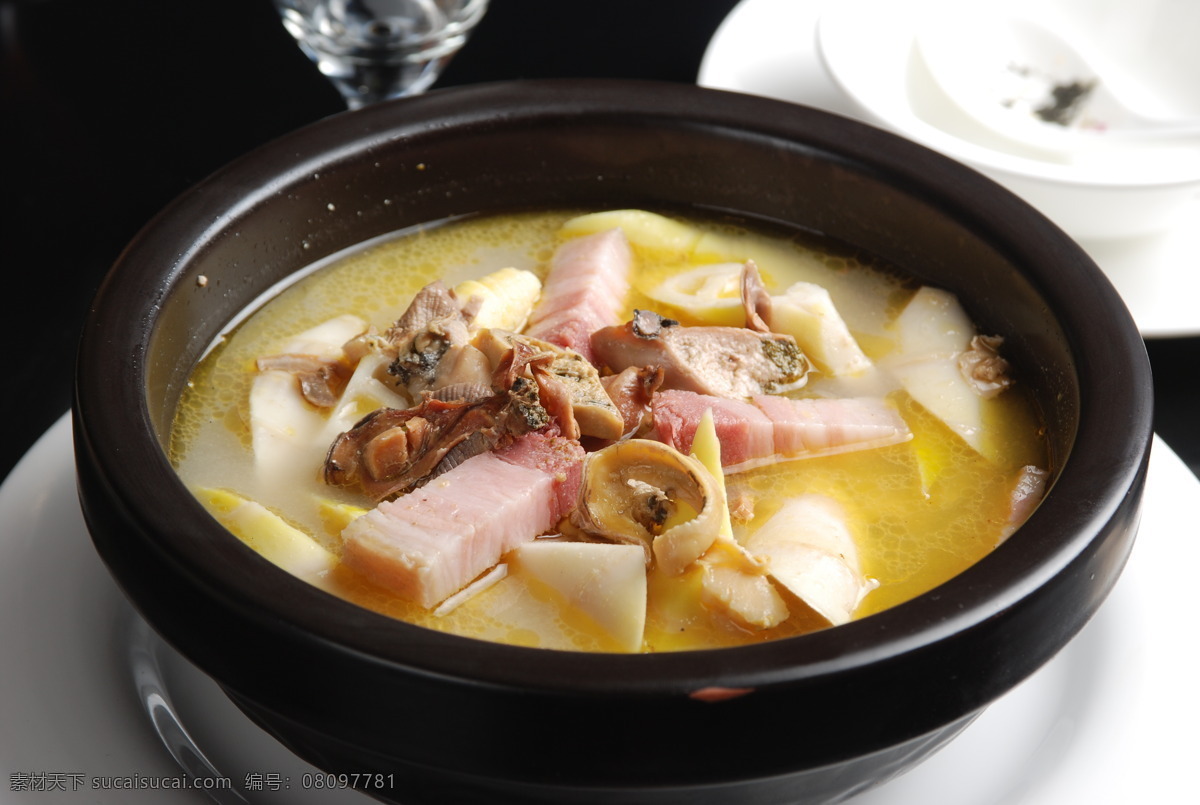 汤羹煲类 咸肉 春笋 炖 河蚌 肉春笋炖河蚌 养生钙骨汤 美食 菜品 菜谱 餐饮 传统 中餐 色香味 绿色食品 高档菜 粤菜 杭帮菜 湘菜 营养餐 保健食品 美容食品 汤羹 海鲜 美食菜品菜谱 传统美食 餐饮美食载 摄影图库 餐饮美食