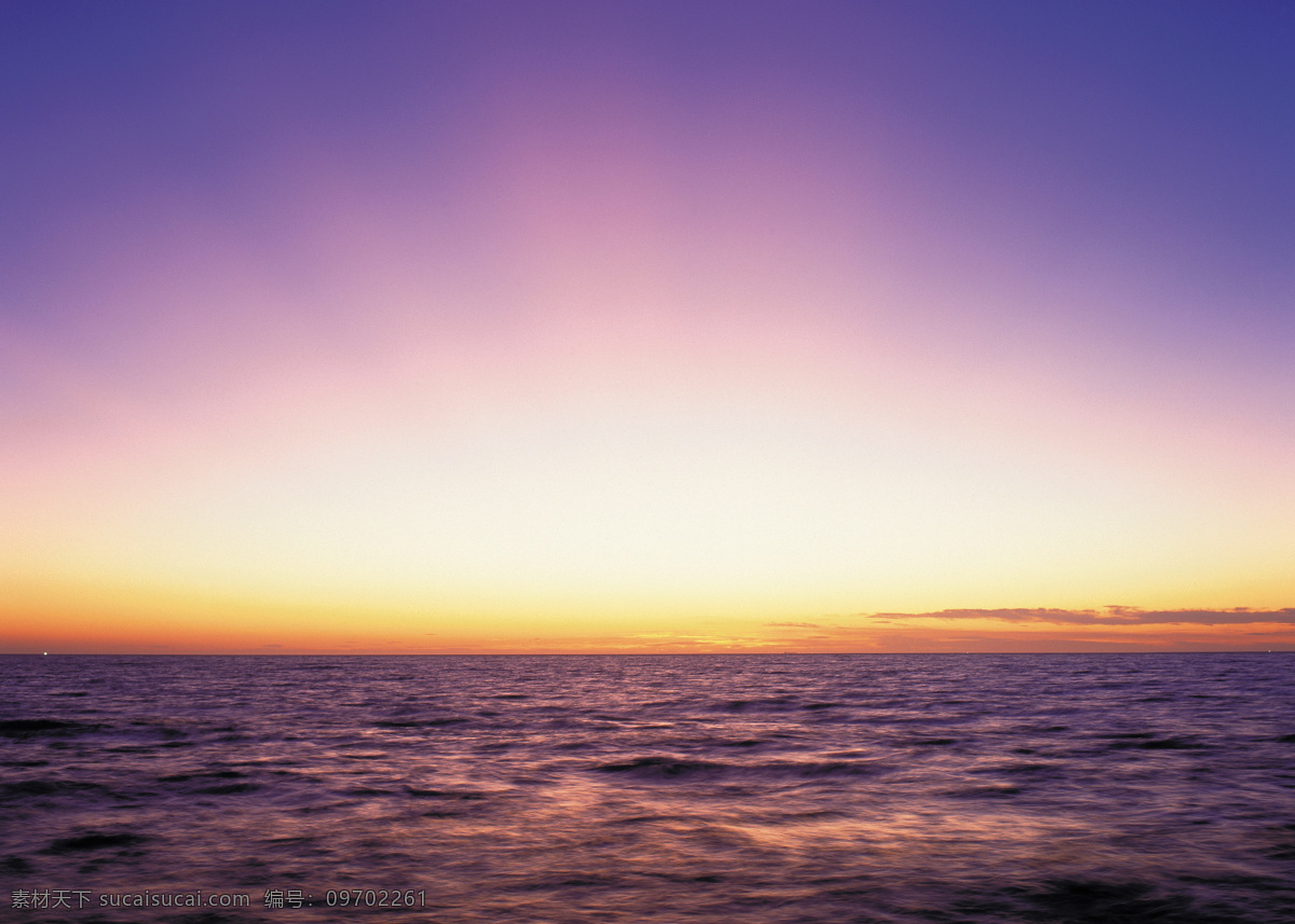 黎明 海平面 风景 背景 湖水 波浪 海浪 自然风景 旅游摄影 jpg图片 jpg图库 大海 自然景观 黄昏下的大海 平静的海面 紫蓝色背景 黎明背景 黎明海面 其他风光 风景图片