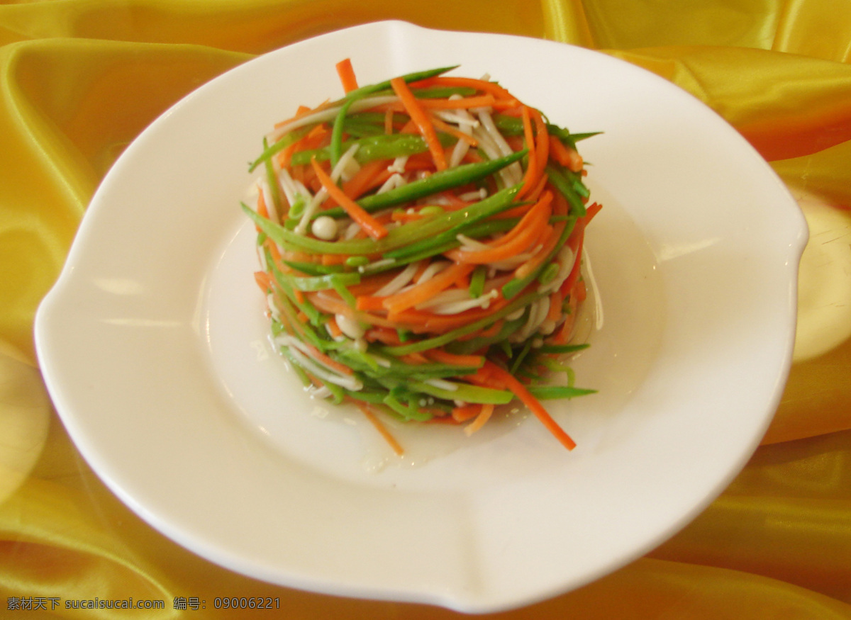 爽口三丝 青椒丝 胡萝卜丝 金针菇 菜品 美食 传统美食 餐饮美食
