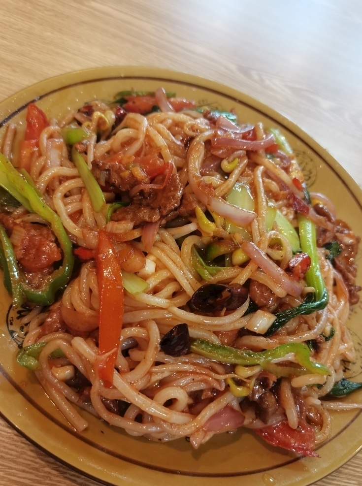 炒拉条 凉面 胡萝卜丝 木耳 麻辣 香肠 餐饮美食 传统美食