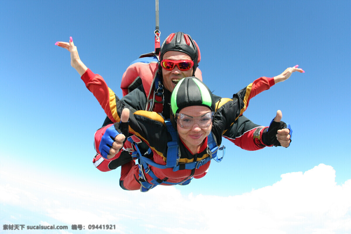 两 名 跳伞 运动员 两名 天空 体育运动 户外运动 极限运动 生活百科