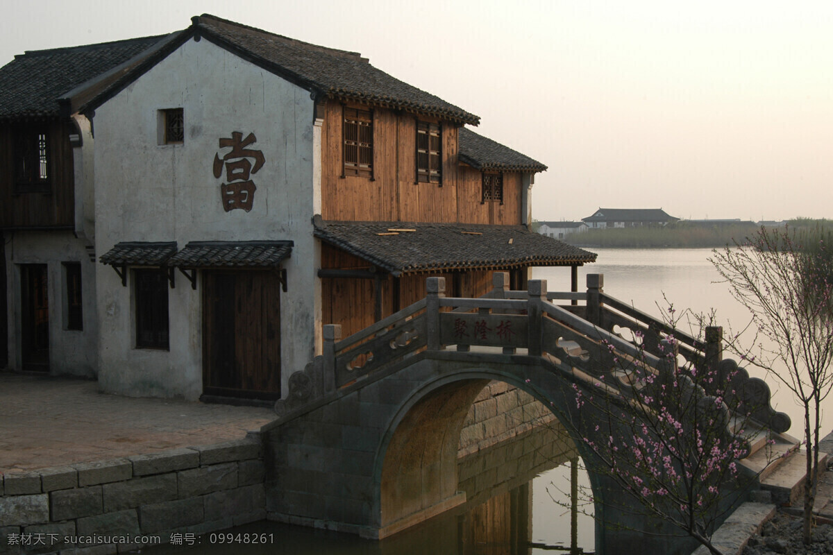 沙家浜 当铺 常熟 古楼 聚隆桥 梅花 木门 木窗 小瓦 石台阶 芦苇荡 常熟风景 山水风景 自然景观