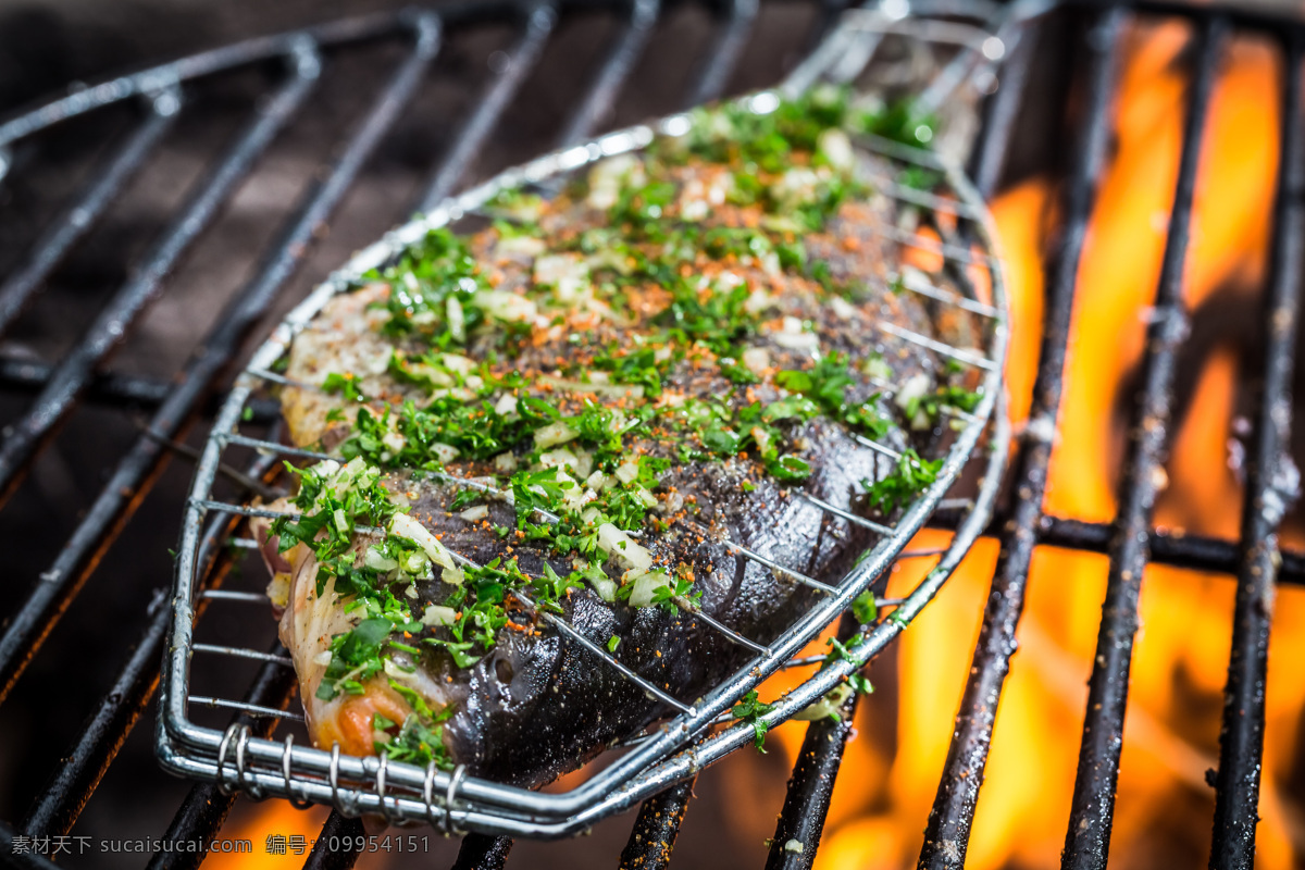 火炉 上 烤鱼 鱼肉 烧烤美食 食物摄影 美味 美食图片 餐饮美食