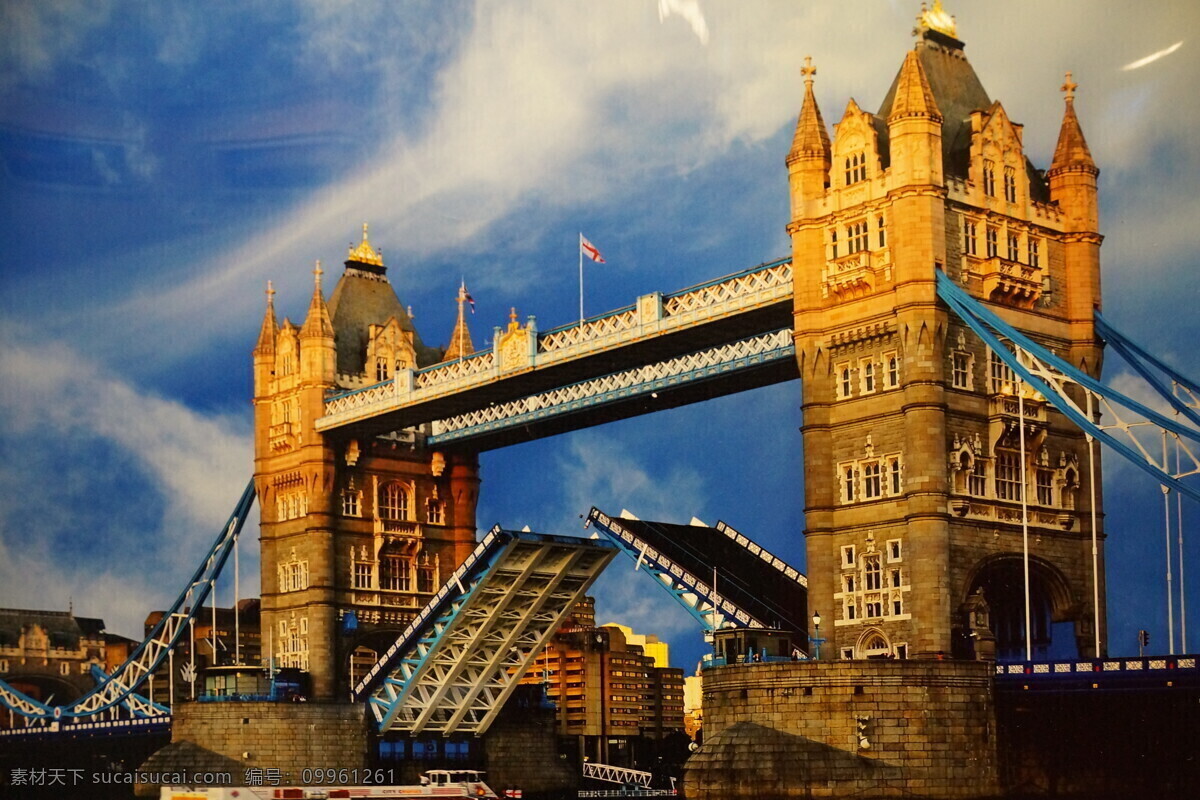 伦敦 塔桥 双桥头堡 悬索型 开启桥 泰晤士第一桥 百余年历史 标志性建筑 泰晤士河 船只 蓝天白云 景观 旅游风光摄影 古都王朝 伦敦风光 旅游摄影 国外旅游