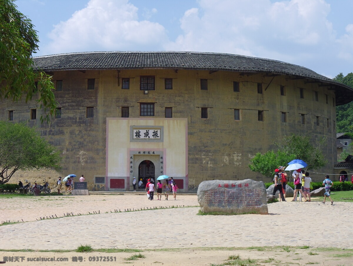 厦门振成楼 厦门 土楼 振成楼 楼房 古楼 古建筑 天空 游客 厦门旅游 国内旅游 旅游摄影