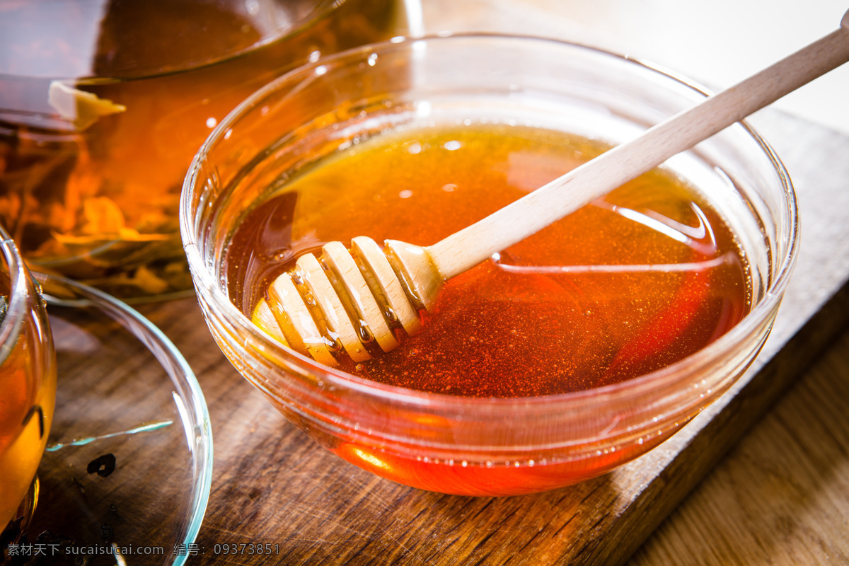 玻璃 碗 里 蜂蜜 蜜罐 粘稠 搅拌木棒 食物 美食 营养品 其他类别 生活百科 橙色