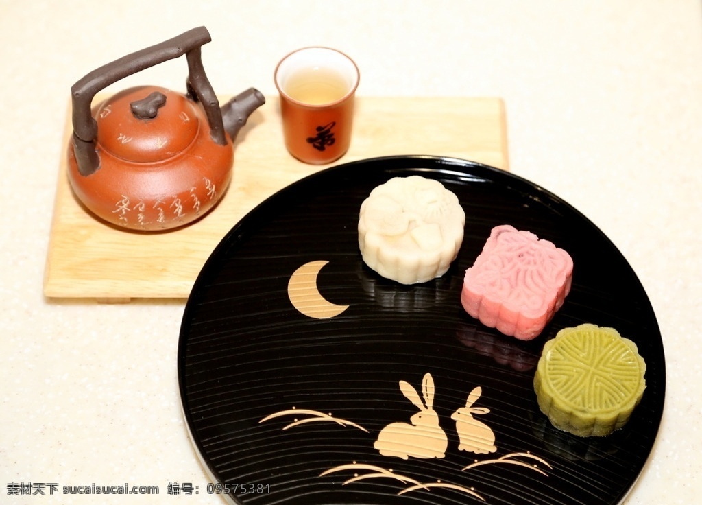 广式月饼 月饼 月饼摄影 中秋节 茶壶 月亮 玉兔 传统美食 餐饮美食