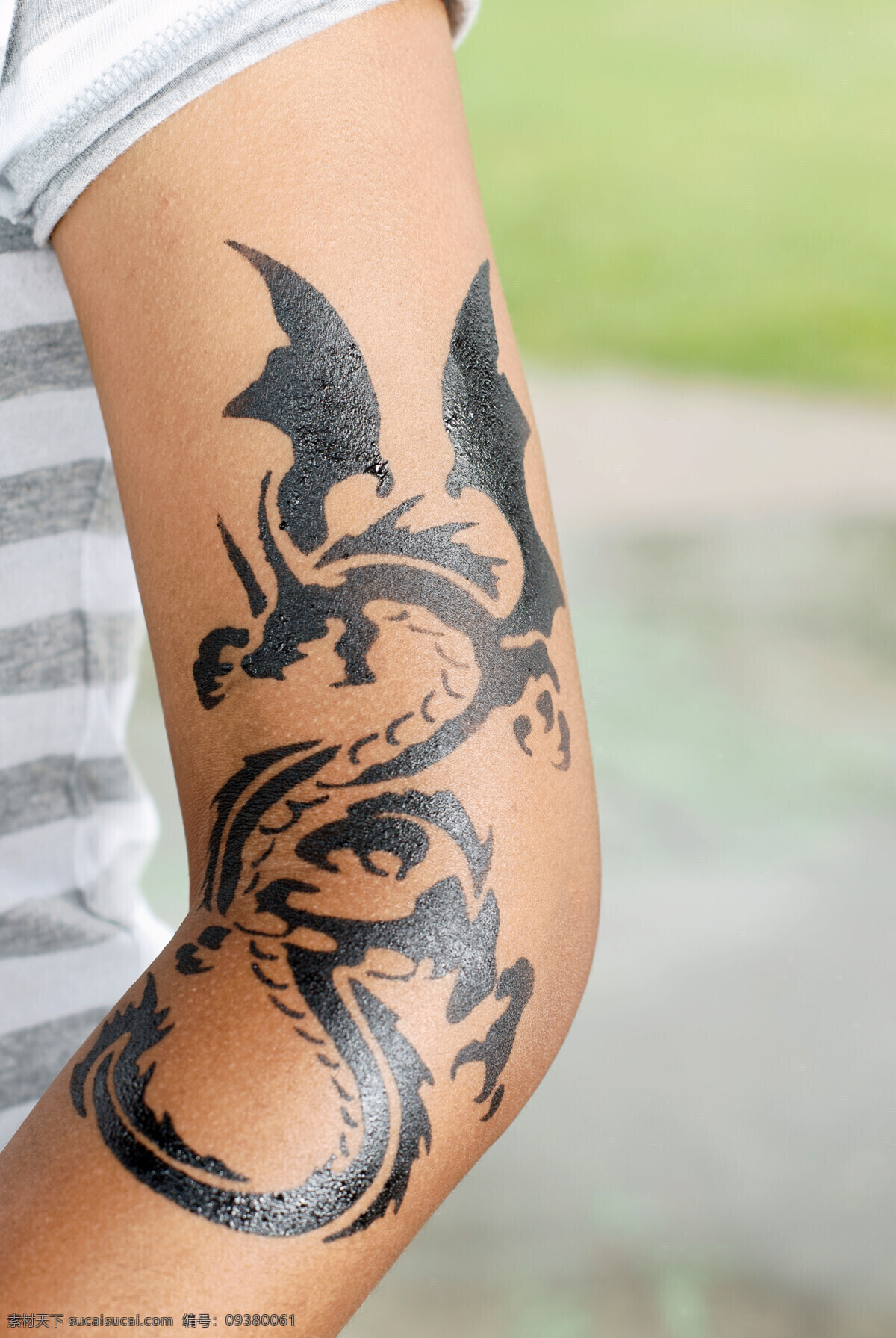 手臂 龙图 刺青 纹身 纹身的女人 手臂纹身 生活人物 人物图片