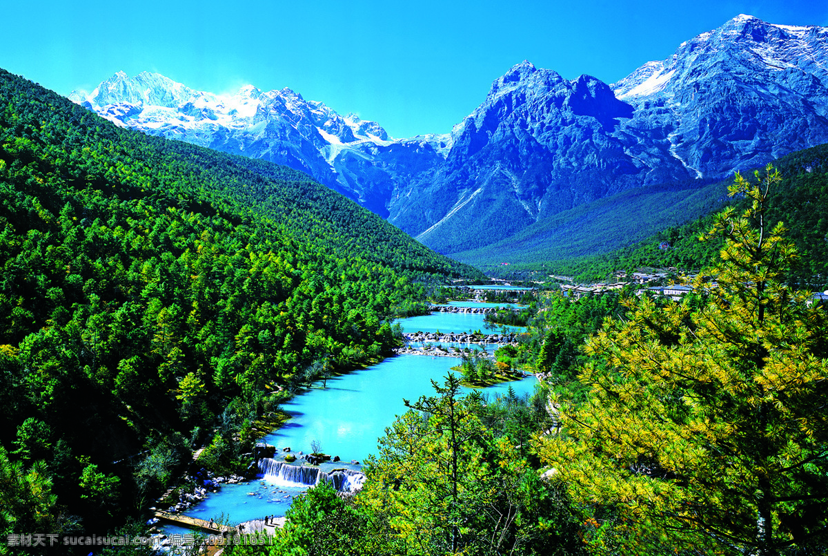 丽江蓝月谷 丽江 蓝月谷 蓝色的水 小溪 森林 树木 雪山 蓝天 山水风景 自然景观