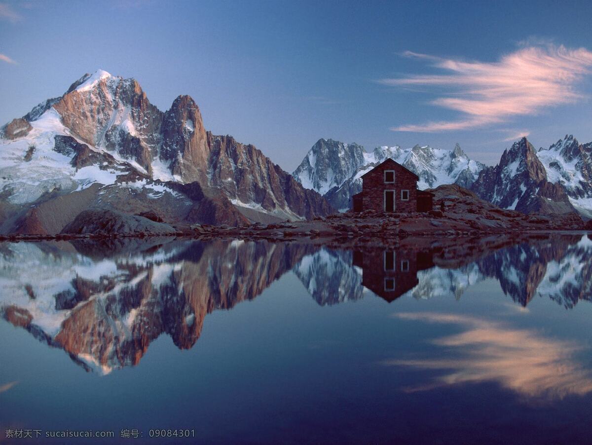 雪山 湖泊 清澈 安静 倒影 自然景观 自然风景