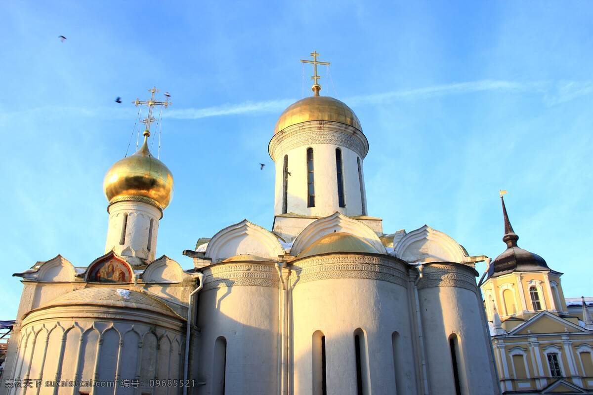 俄罗斯的建筑 塔式 建筑 金色 蓝天 飞鸽 尖顶 俄罗斯 照片 国外旅游 旅游摄影 青色 天蓝色