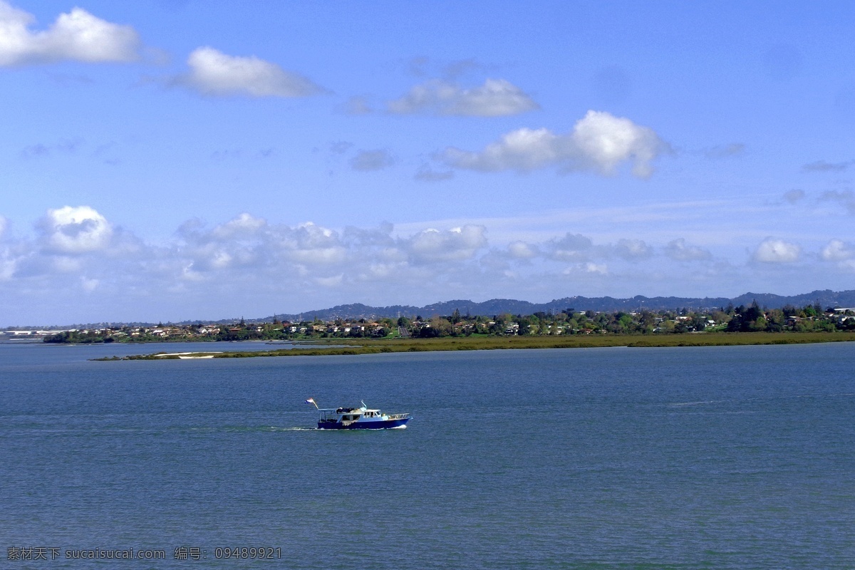 新西兰 海滨 风景 蓝天 白云 大海 海水 海湾 游艇 远山 建筑群 海滨别墅 绿树 绿地 风光 旅游摄影 国外旅游