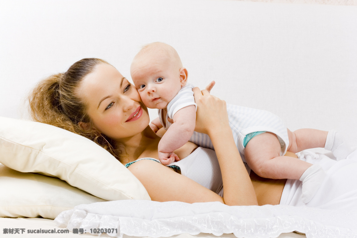 母亲 婴儿 人物 宝宝 宝贝 可爱 亲密 微笑 高兴 拥抱 儿童图片 人物图片