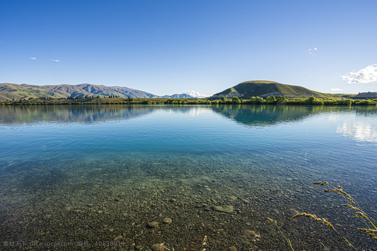 青山绿水 青山 绿水 湖边 湖泊 清水 清澈 远山 桌面 壁纸 自然风光 自然景观 自然风景