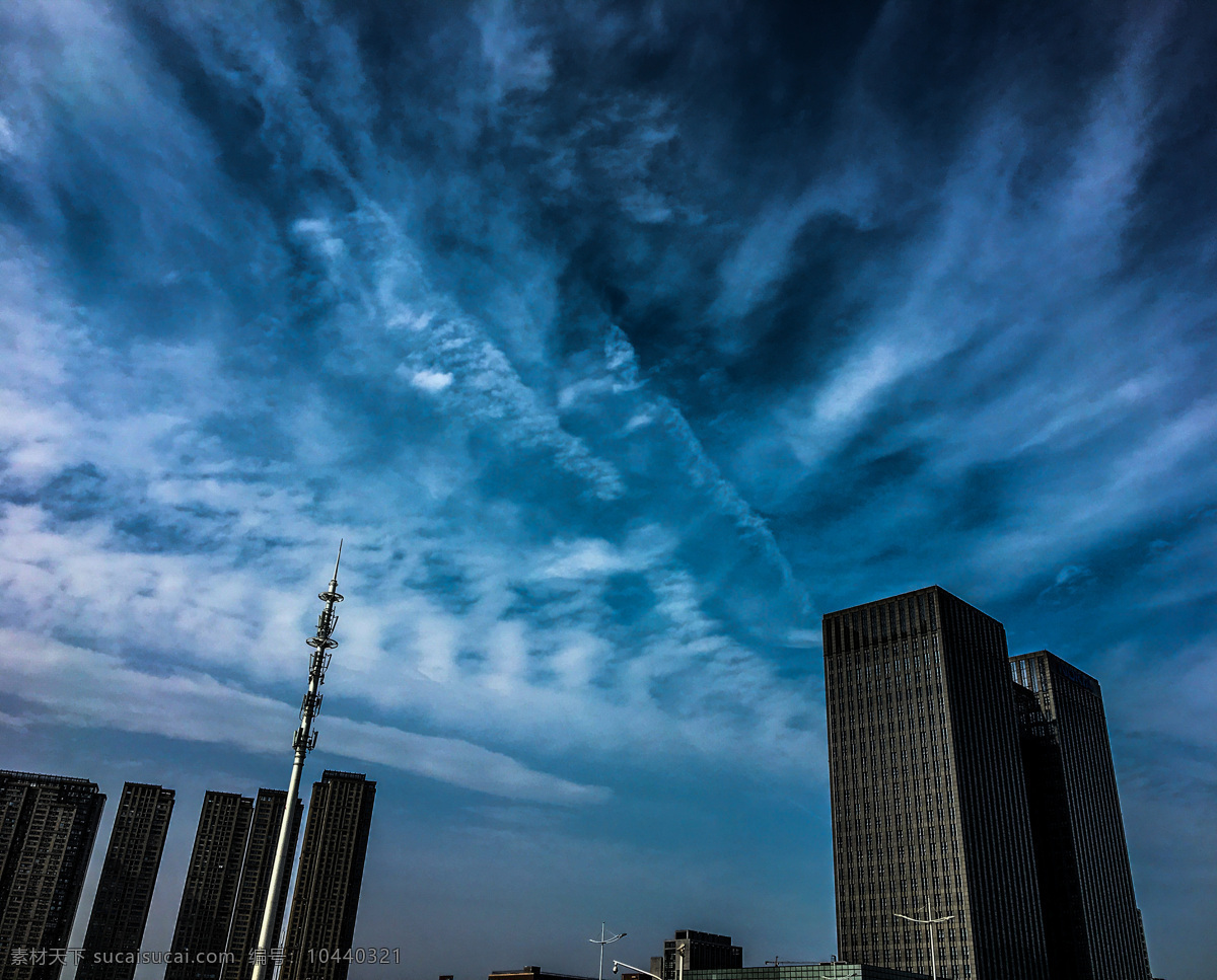摩天大楼 天空 世界末日 高楼 建筑 城市 都市 黑暗 城市建筑 高空建筑 高楼大厦 办公楼 写字楼 建筑园林