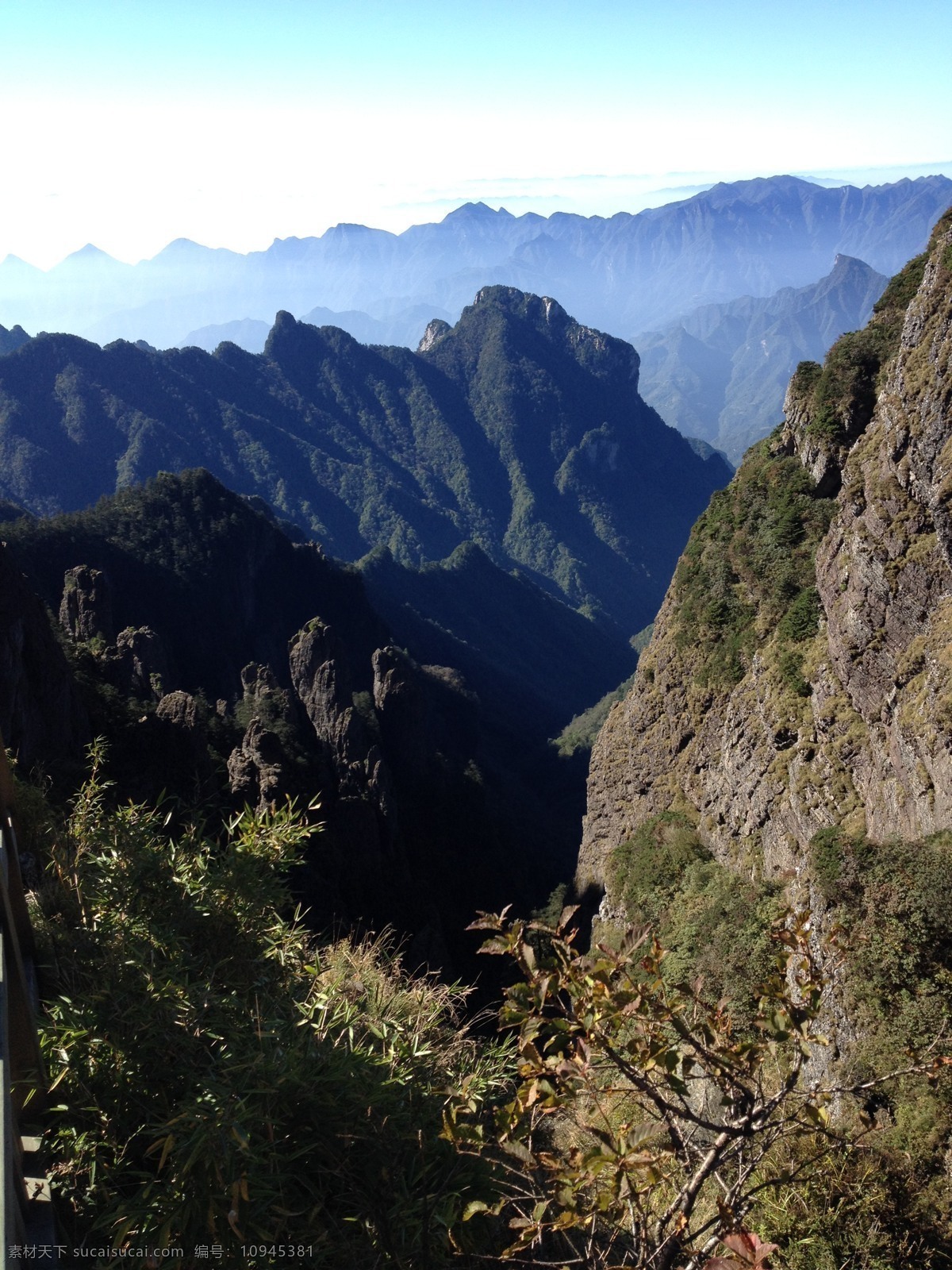 神农架风景 神农架里 风景 沐浴阳光 蓝天 山峰 云雾缭绕 神农架 旅游摄影 自然风景