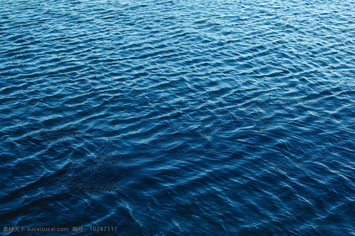 水面图片 水面 水波 波纹 涟漪 清水 湖面 清澈 蓝色 游泳池 生活百科 生活素材