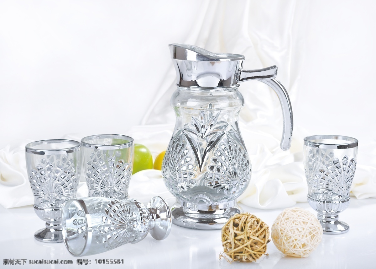 杯壶组合 玻璃杯 玻璃壶 镀银 电镀玻璃 喷色玻璃 玻璃花纹 摄影布景 餐具厨具 摄影图 餐饮美食