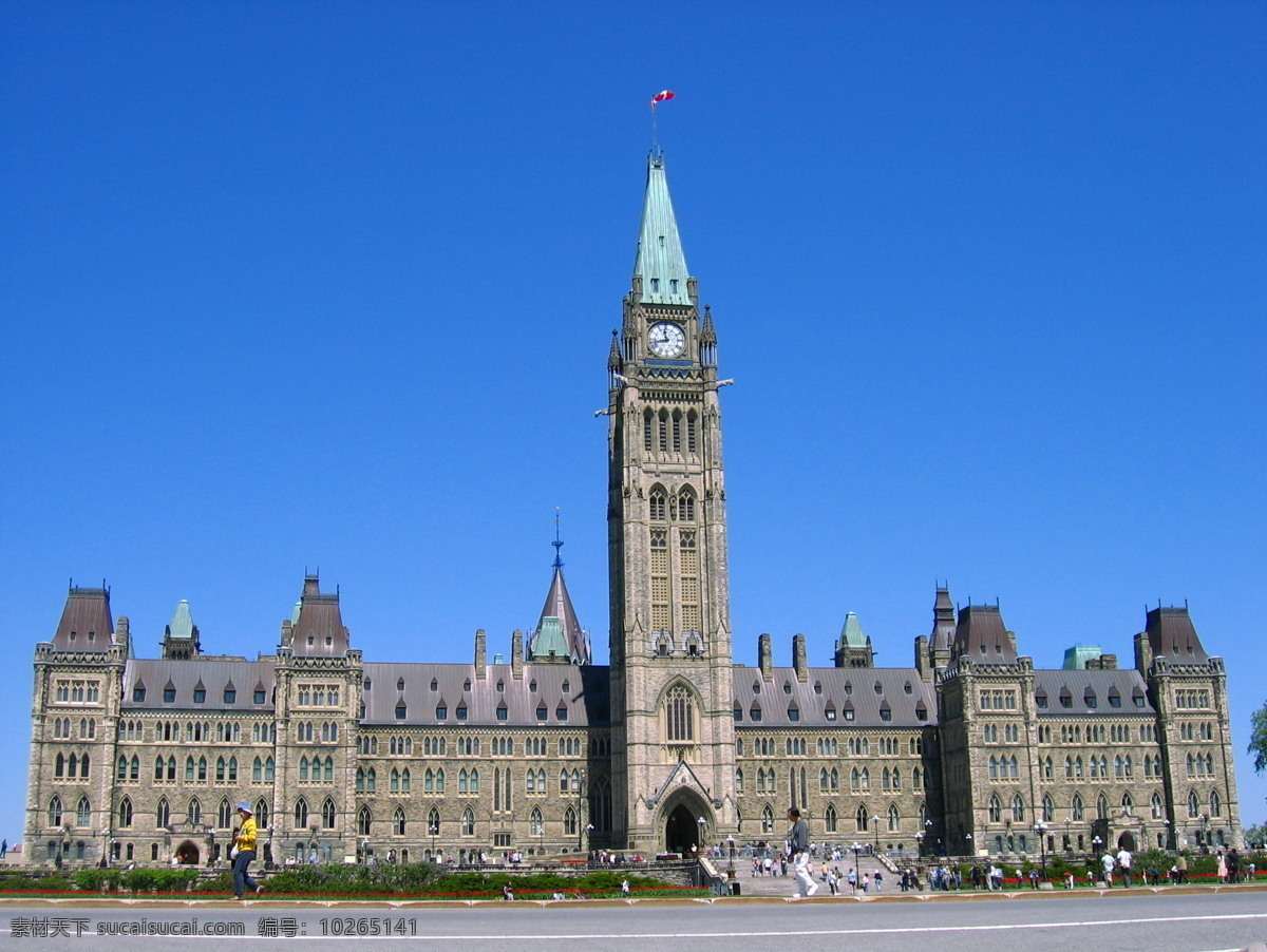 加拿大 渥太华 国会大厦 法式建筑风格 山字形 对称型建筑 钟楼 广场 绿化 游客 道路 蓝天 景观 景点 旅游风光摄影 旅游摄影 国外旅游