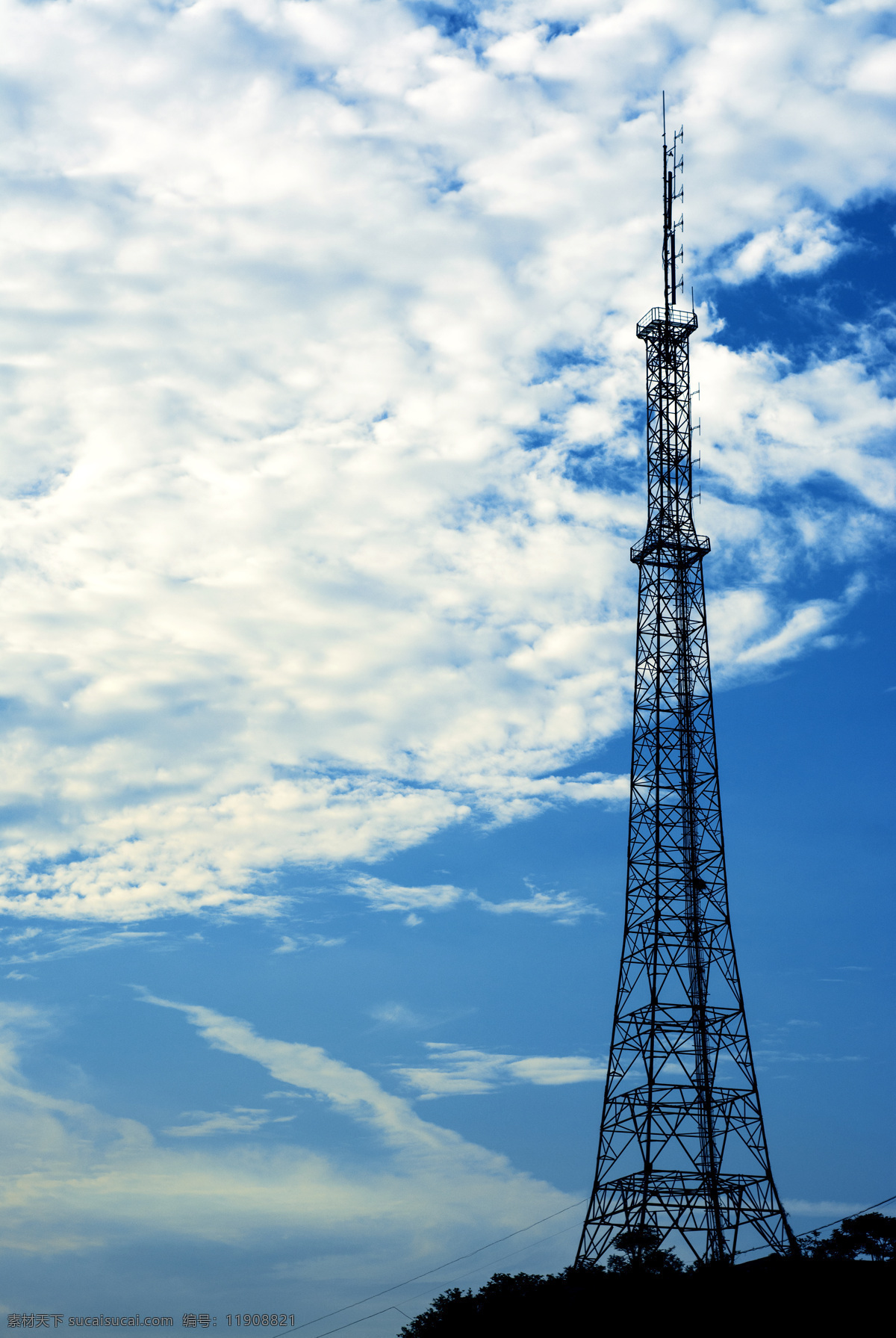 蓝天 下 电视塔 逆光电视塔 白云 山上铁塔 信号塔 高架电线塔 现代科技 工业生产