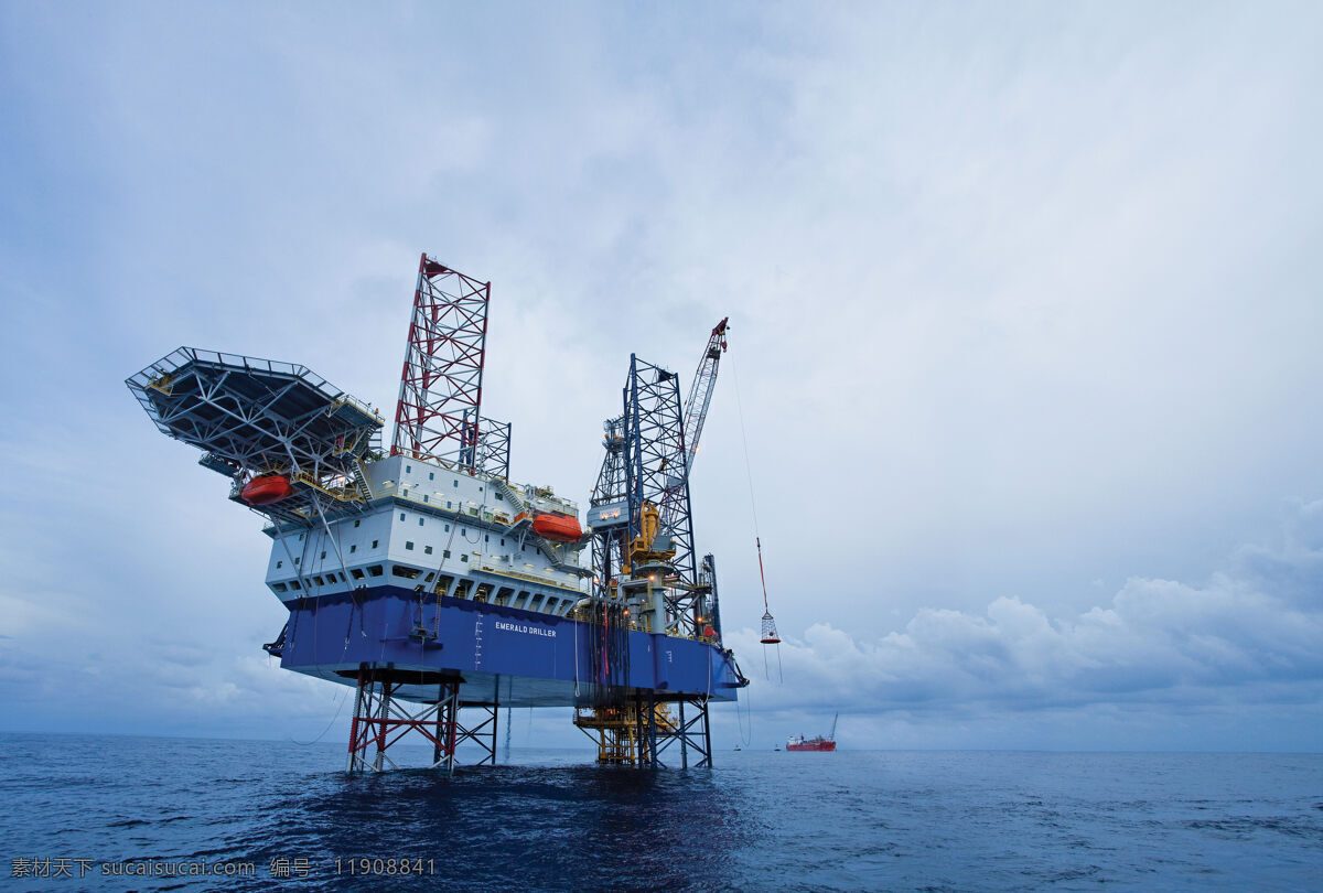 海上钻井台 油井 钻井 石油 天然气 开采 海洋资源 深海 采集 能源 开发 平台 海上作业 油田 资源 工业生产 现代科技