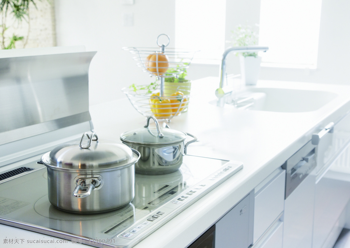 燃气灶 上 厨具 厨房 阳光 白色 不锈钢厨具 洗手台 水龙头 洗菜 生活百科 生活素材