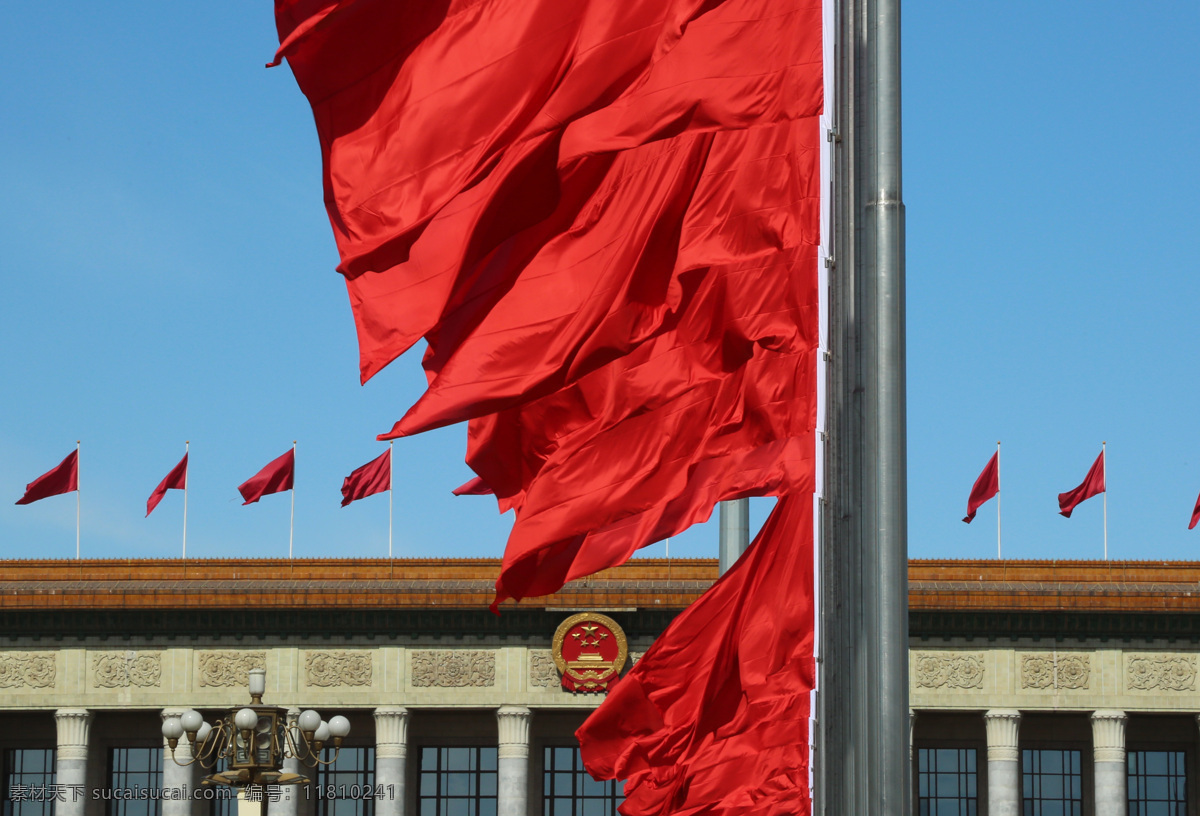 人民大会堂 国徽 飘扬的红旗 蓝天 廊柱 建筑园林 建筑摄影