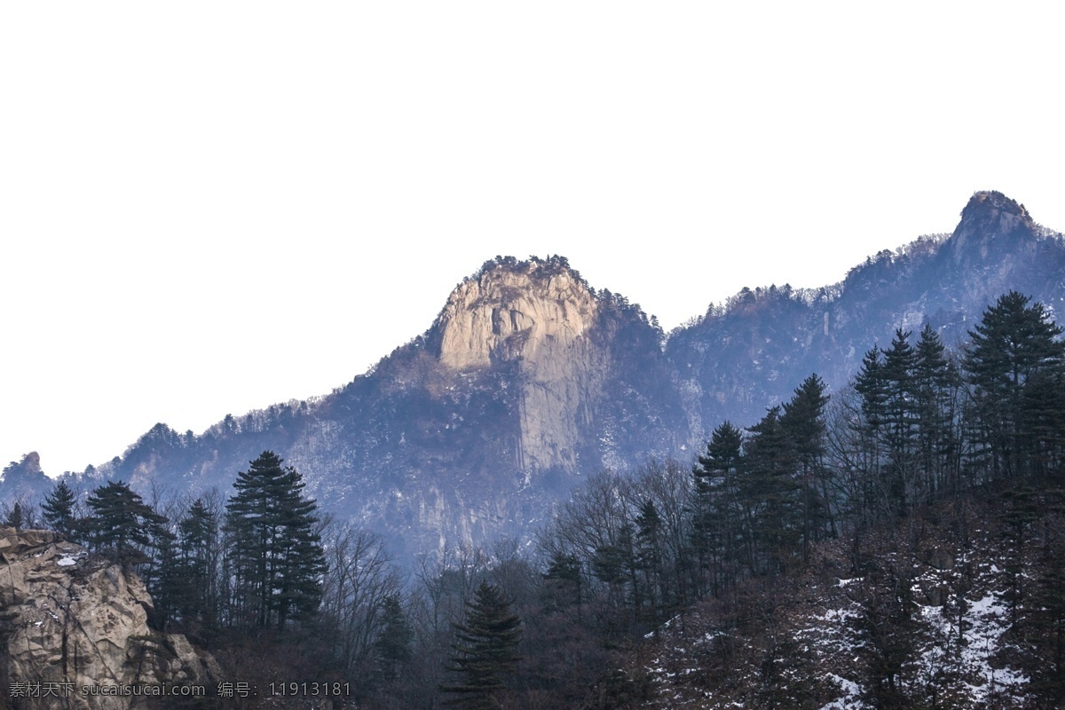 群山 连绵 陡峭 大山 山峰 群山连绵 山岩 山谷 峭壁 彩色岩石 森林 绿树 黄花 自然风光 山水风景 自然景观