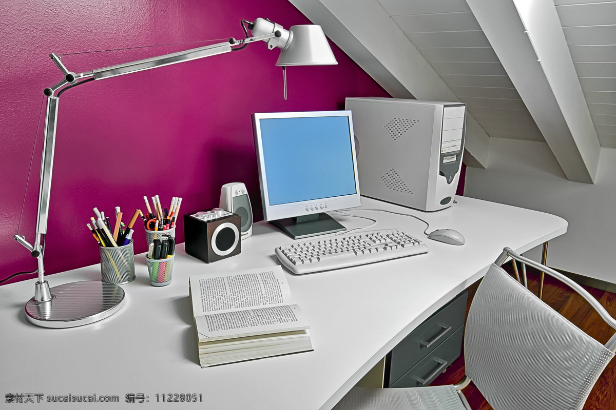桌子 上 台灯 电脑 办公 音响 笔 室内设计 环境家居