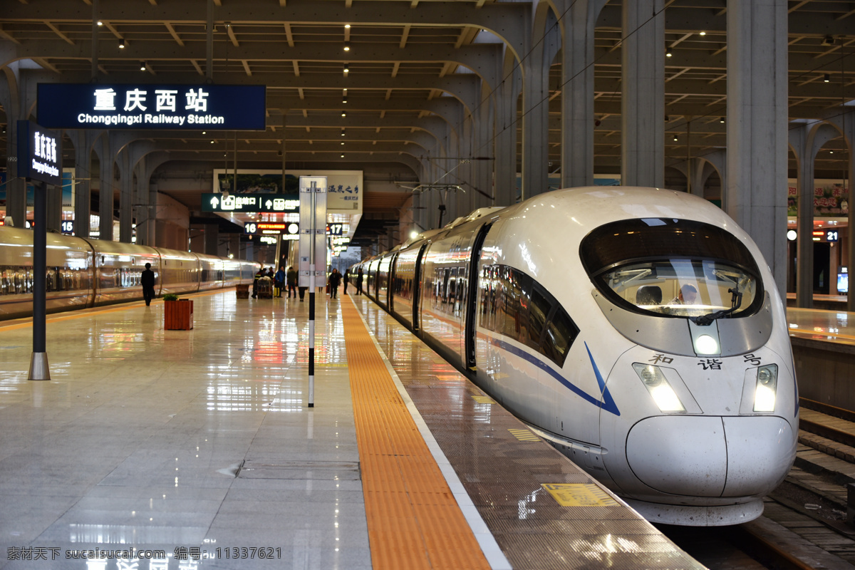 和谐号动车 动车 高铁列车 火车 列车 重庆西站 高速列车 高铁 铁路 高速铁路 铁路大桥 现代科技 交通工具