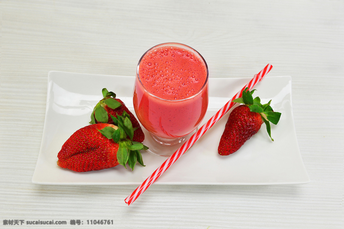 草莓果汁 草莓 草莓汁 水果汁 水果 果汁 杯子 高清图片 餐饮美食 饮料酒水