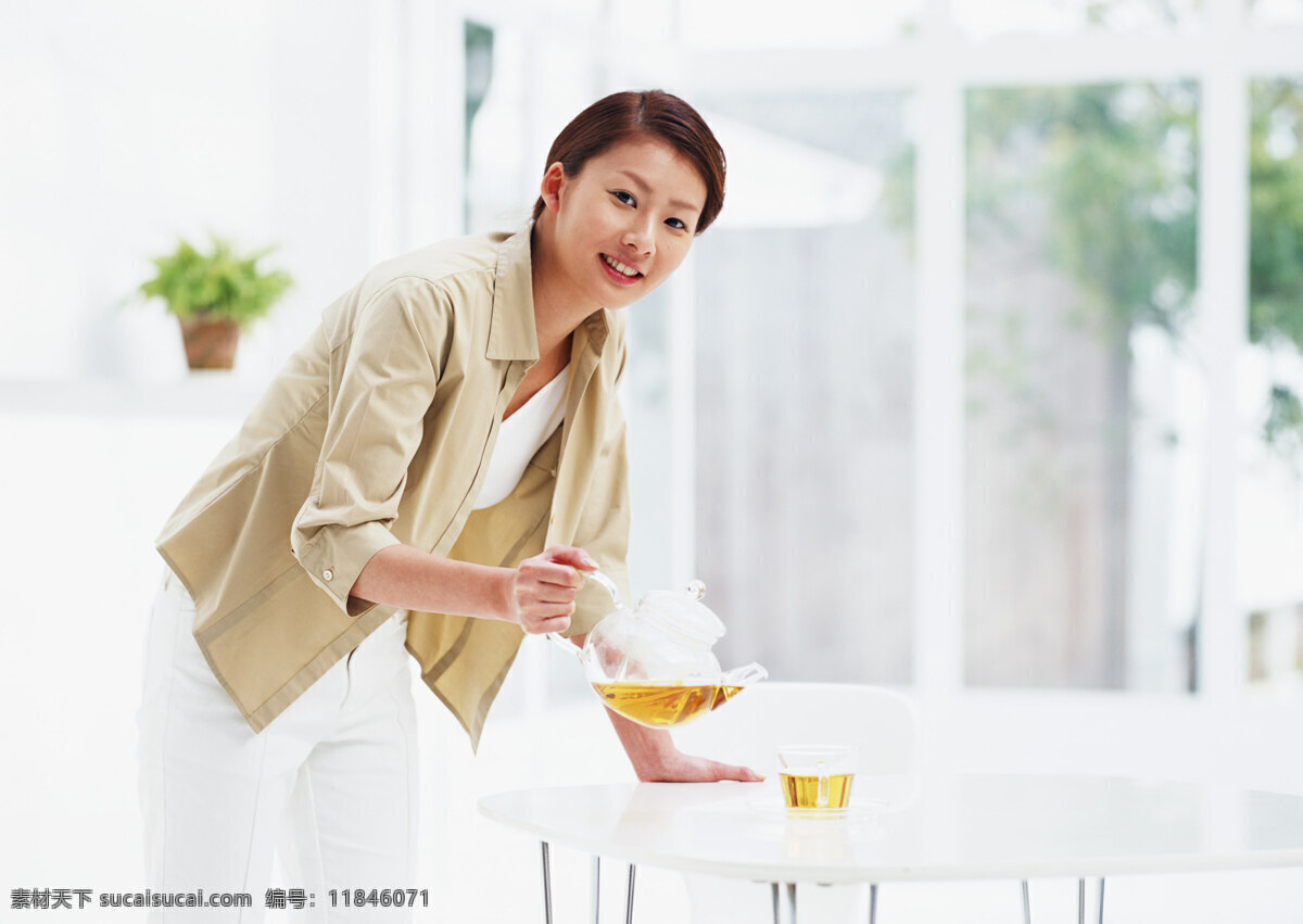 倒 茶 美女图片 中国美女 女性女人 女人 女性 美女 时尚美女 美女写真 广告美女 女孩 中国女孩 花季少女 人物摄影 人物图库 微笑美女 甜美女孩 休闲美女 享受生活 品茶 倒茶的美女 玻璃杯 人物图片