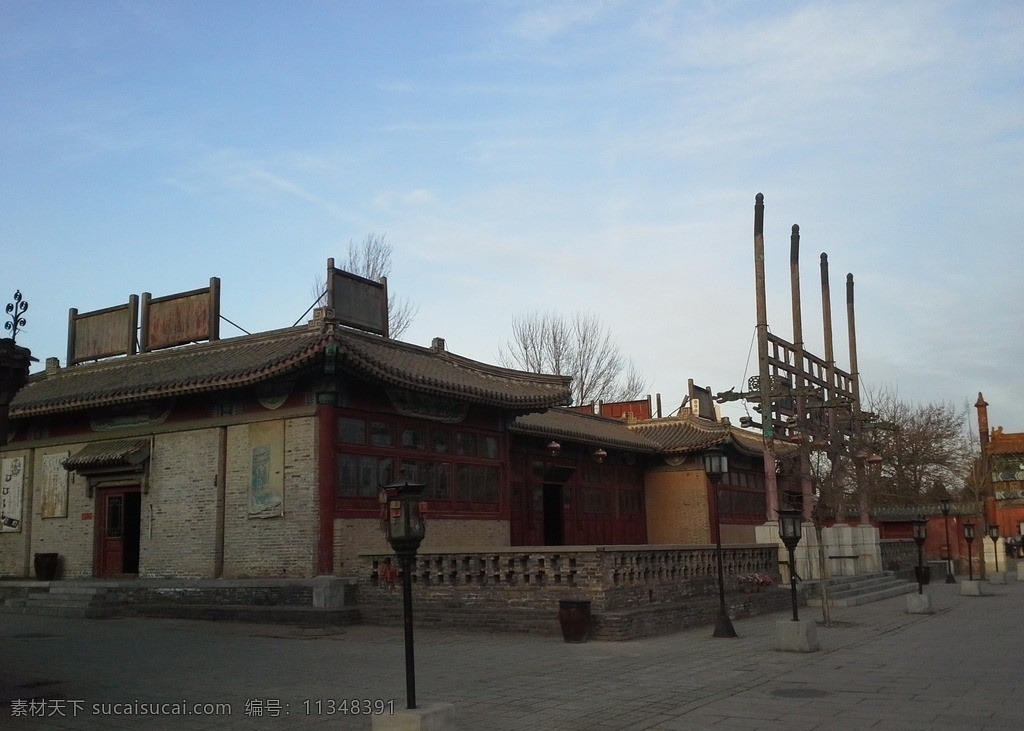 四合院 老北京四合院 明清建筑 青瓦 木质建筑 残破 流云 街灯 北京行 国内旅游 旅游摄影