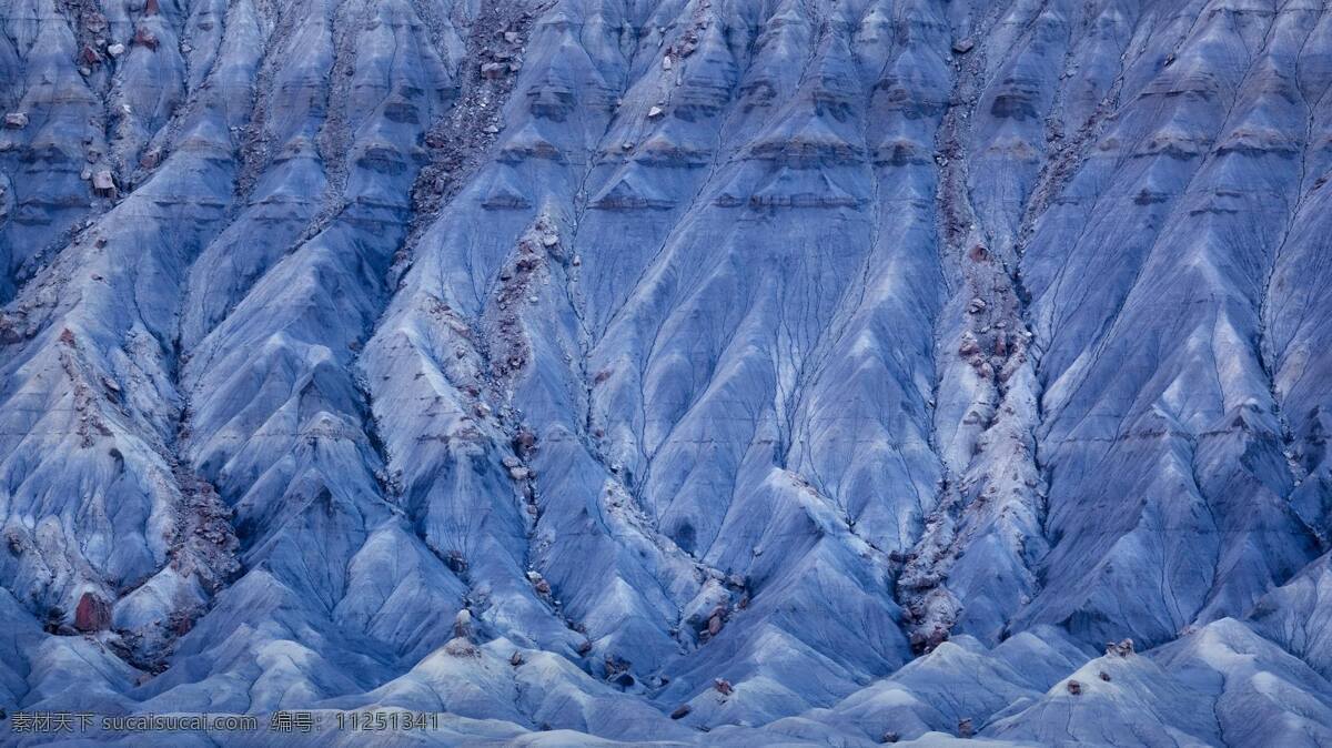 蓝色 山 灰色 背景图片