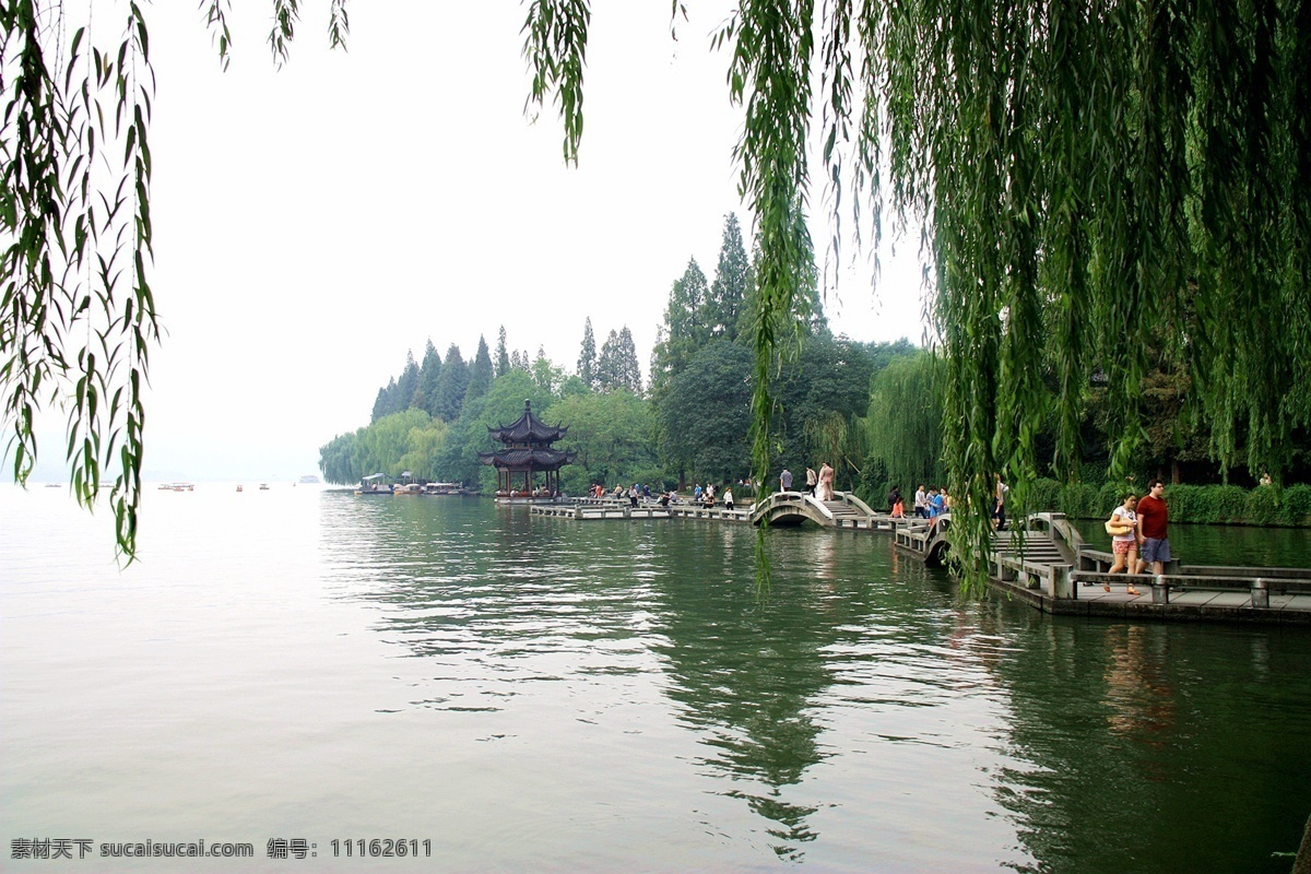 长桥公园 杭州西湖 世界遗产 垂柳 绿柳 堤岸 湖岸 水波 倒影 绿树 杭州风光 旅游摄影 国内旅游