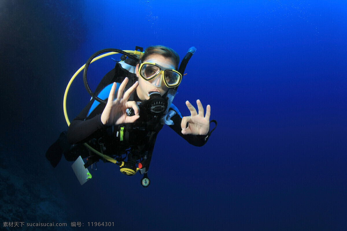 做 手势 潜水员 海底 水泡光 人物 体育运动 生活百科 蓝色