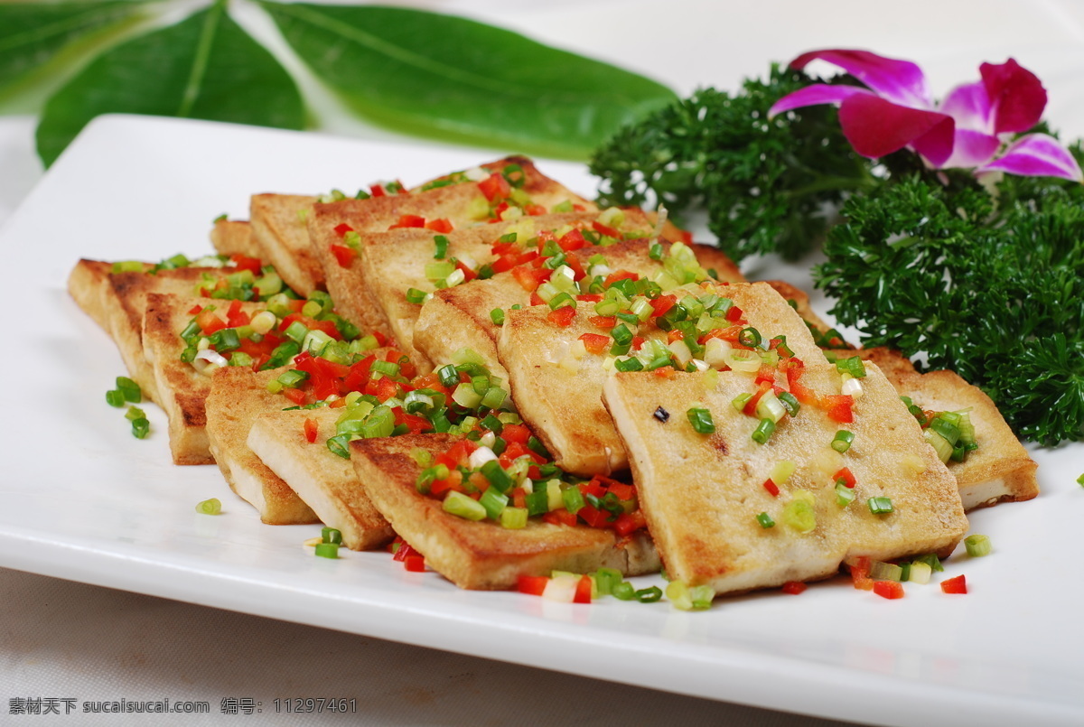 乡村煎老豆腐 乡村煎豆腐 煎豆腐 青椒豆腐 二面黄 青椒炒煎豆腐 老豆腐 香煎老豆腐 高清菜谱用图 餐饮美食 传统美食