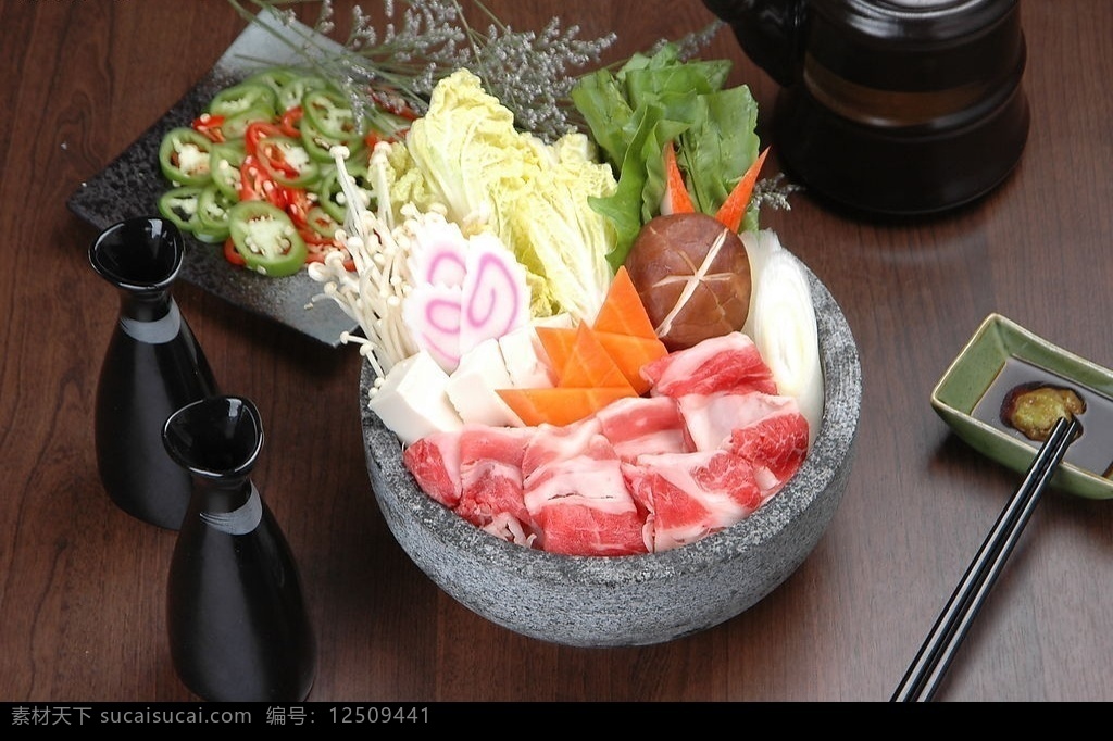 肥牛泡菜窝 日本清酒 牛肉 餐饮美食 传统美食 日韩料理 摄影图库 300