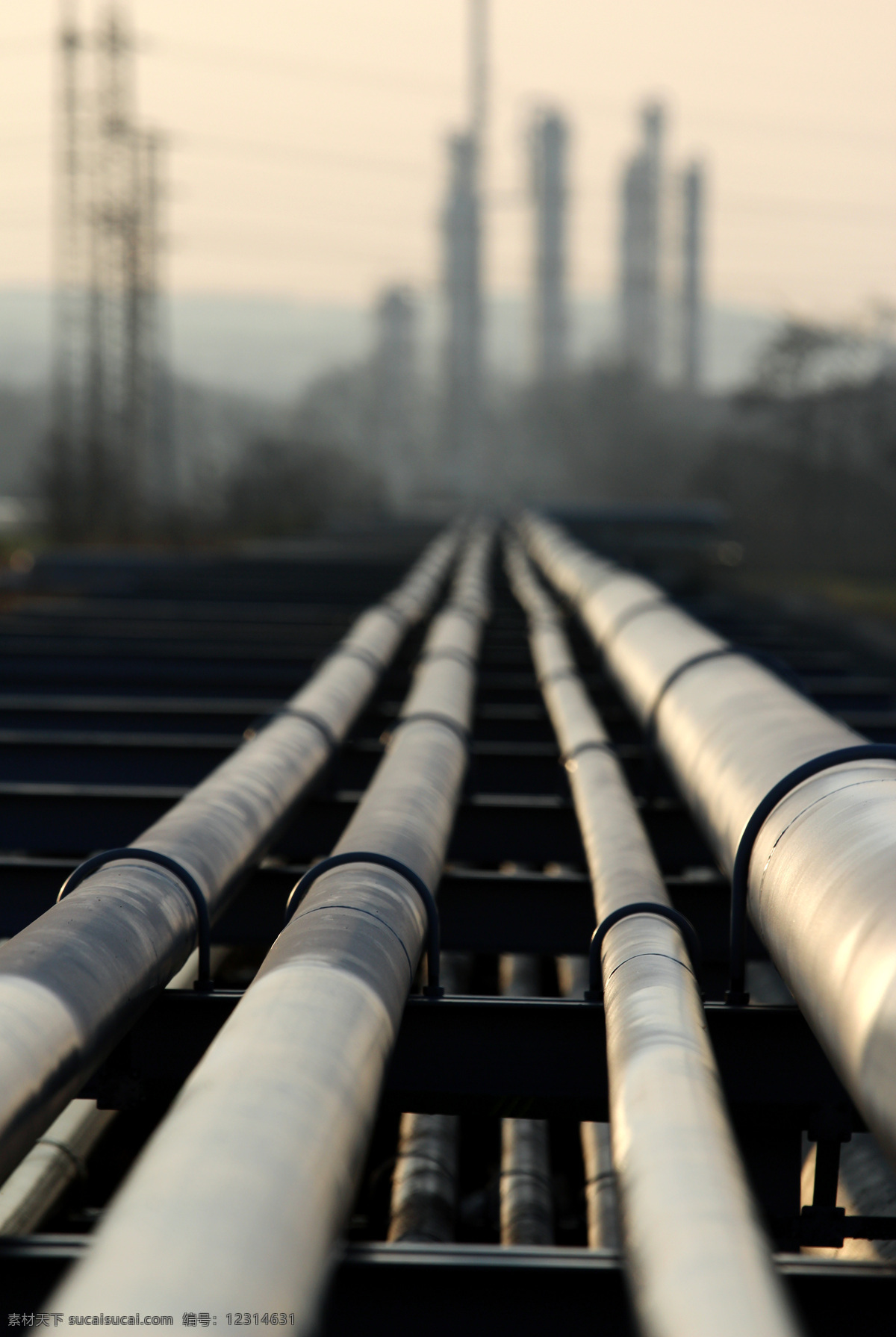 石油 管道 石油管道 石油工业 工业生产 开采石油 现代科技 其他类别 生活百科