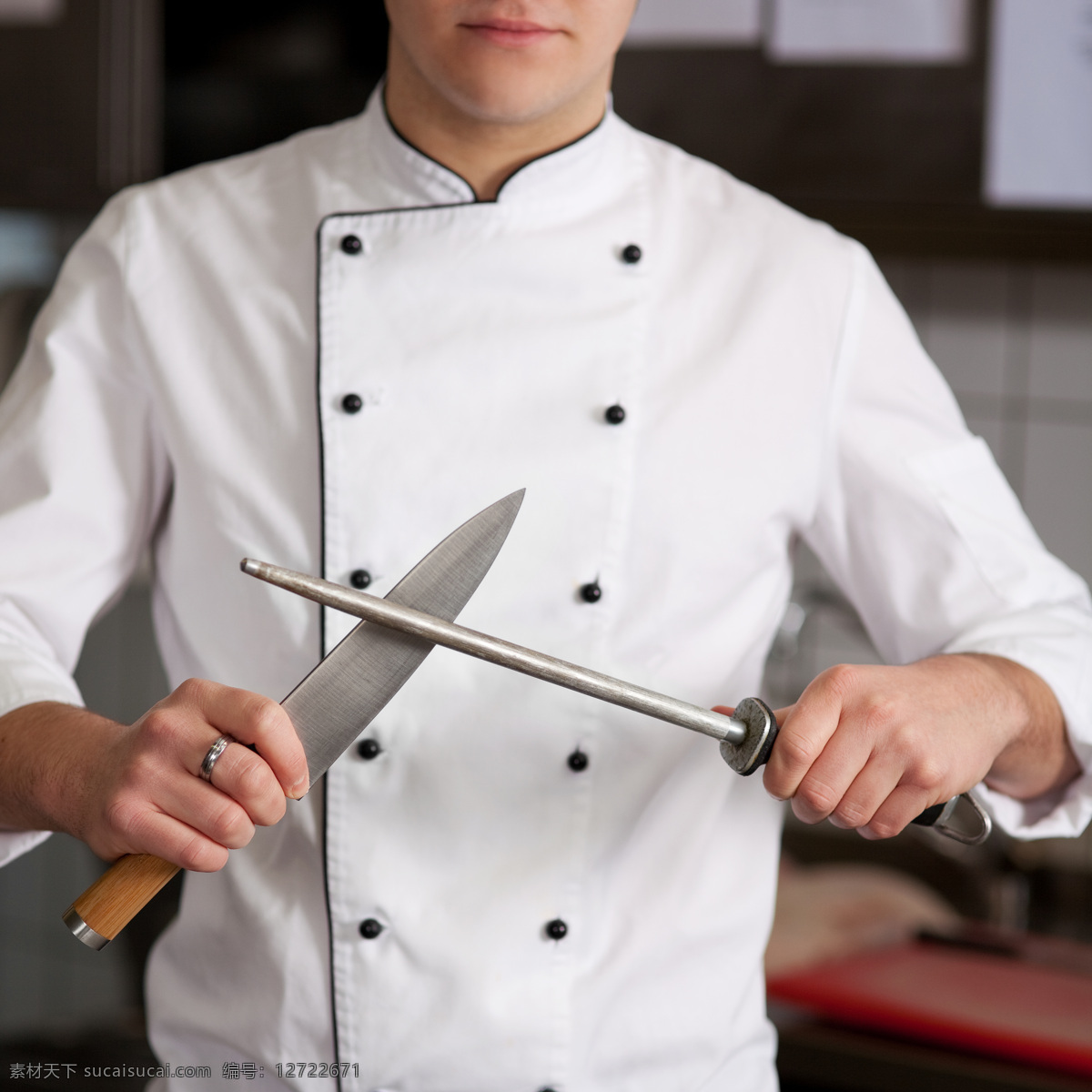 磨刀的厨师 菜刀 不锈钢刀具 厨房厨具 厨房用品 餐具厨具 餐饮美食 白色