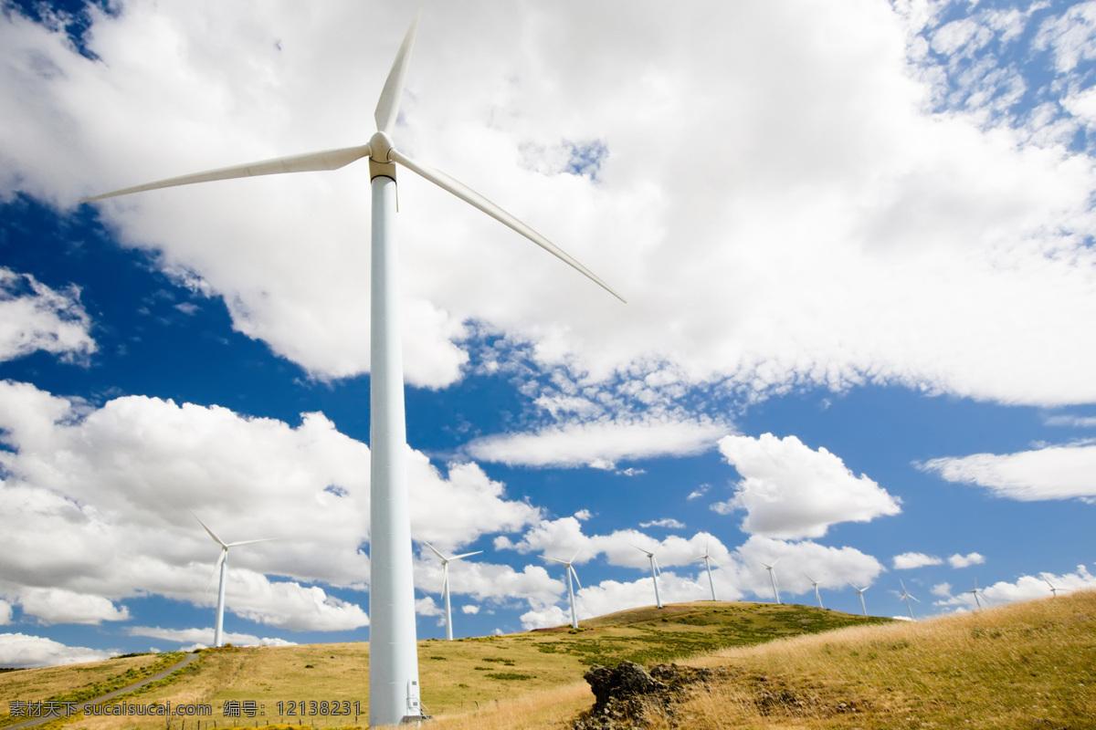 风车 电力风车 风力发电 绿色环保 蓝天 白云 草地 草原 大风车 工业生产 现代科技 自然风光 自然景观