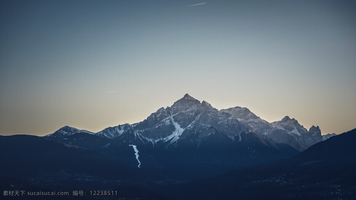 太阳升起 群山 高山 大山 朝阳清晨 早晨 风景 自然景观 自然风景