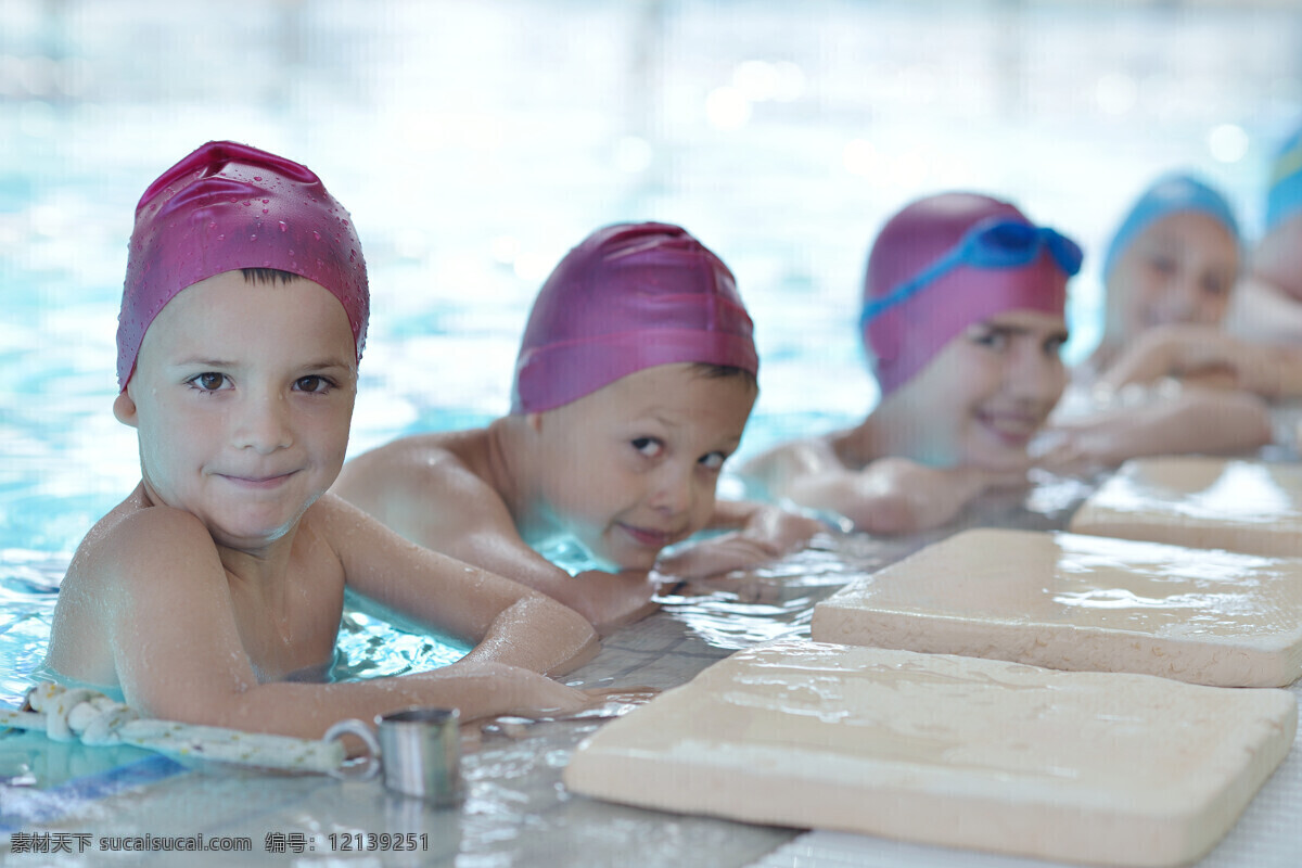 游泳的儿童 外国儿童 外国男孩 游泳的男孩 体育运动 生活百科 白色