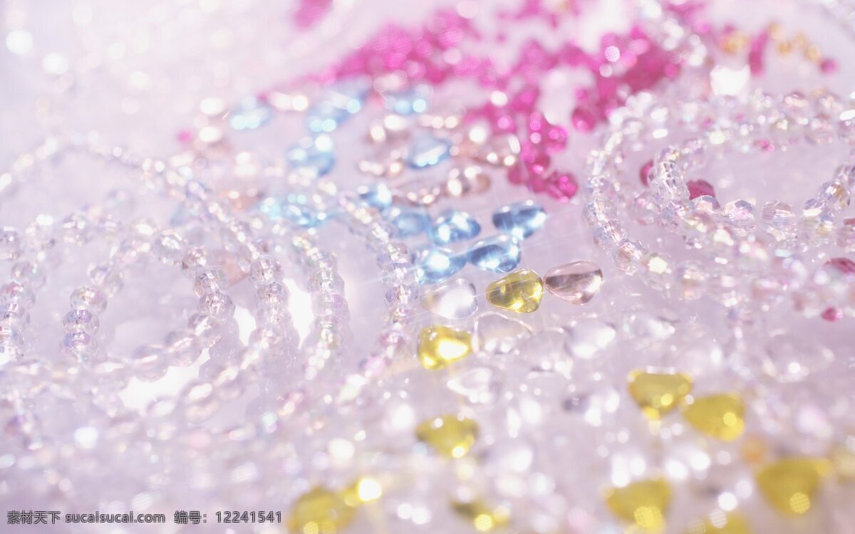 精致 项链 粉色 鲜艳 彩珠 背景图片