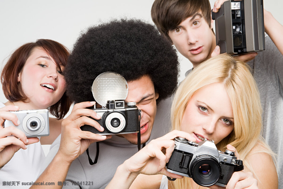 手 数码产品 四 记者 人物 女孩 外国女孩 男孩 外国人 年轻人 摄像 拍照 相机 摄像机 录像机 老式相机 数码相机 拍摄 机器 采访 四个人 高清图片 生活人物 人物图片