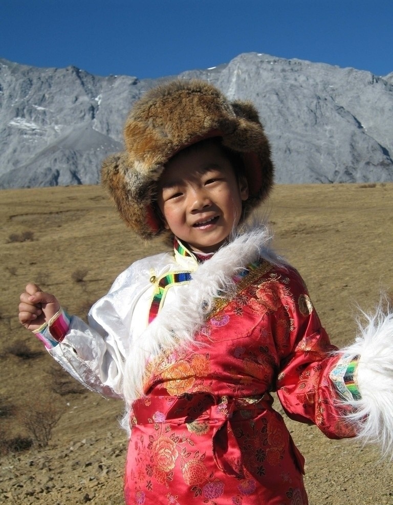 藏族 小男孩 皮肤黝黑 大毛帽 藏族服饰 高原山区 少数民族儿童 男孩子 中国儿童 可爱的小孩 儿童幼儿 人物图库