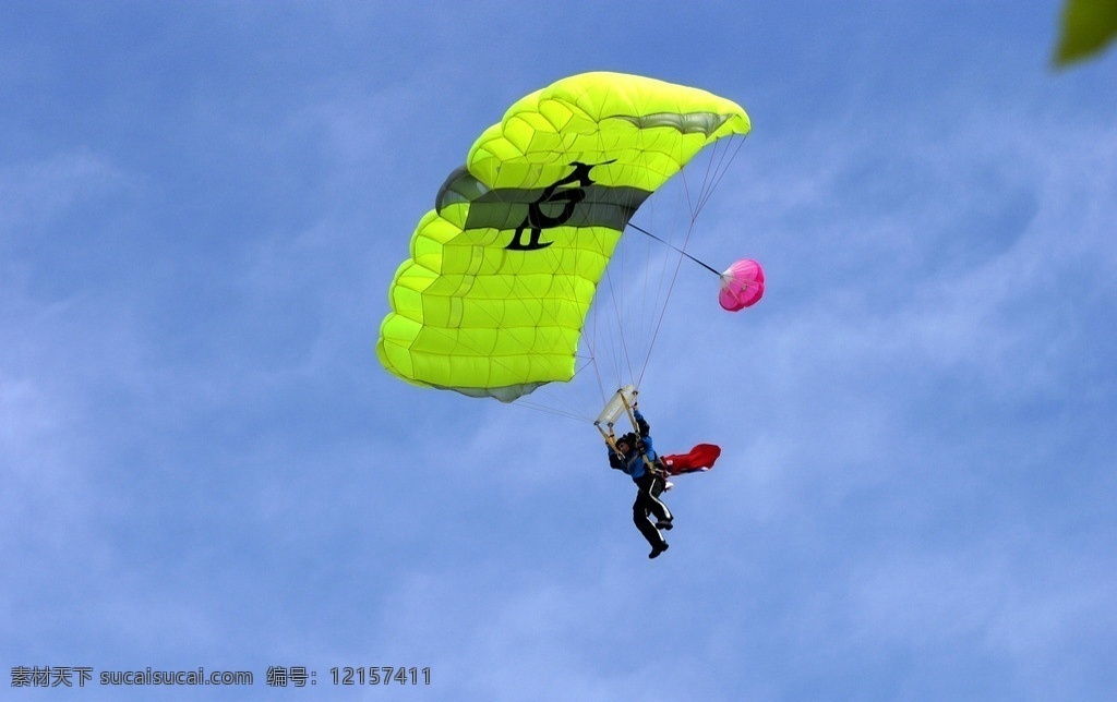 跳伞 降落 跳伞比赛 下降 滑翔 飞翔 翱翔 伞兵 天空跳伞 极限运动 体育运动 文化艺术