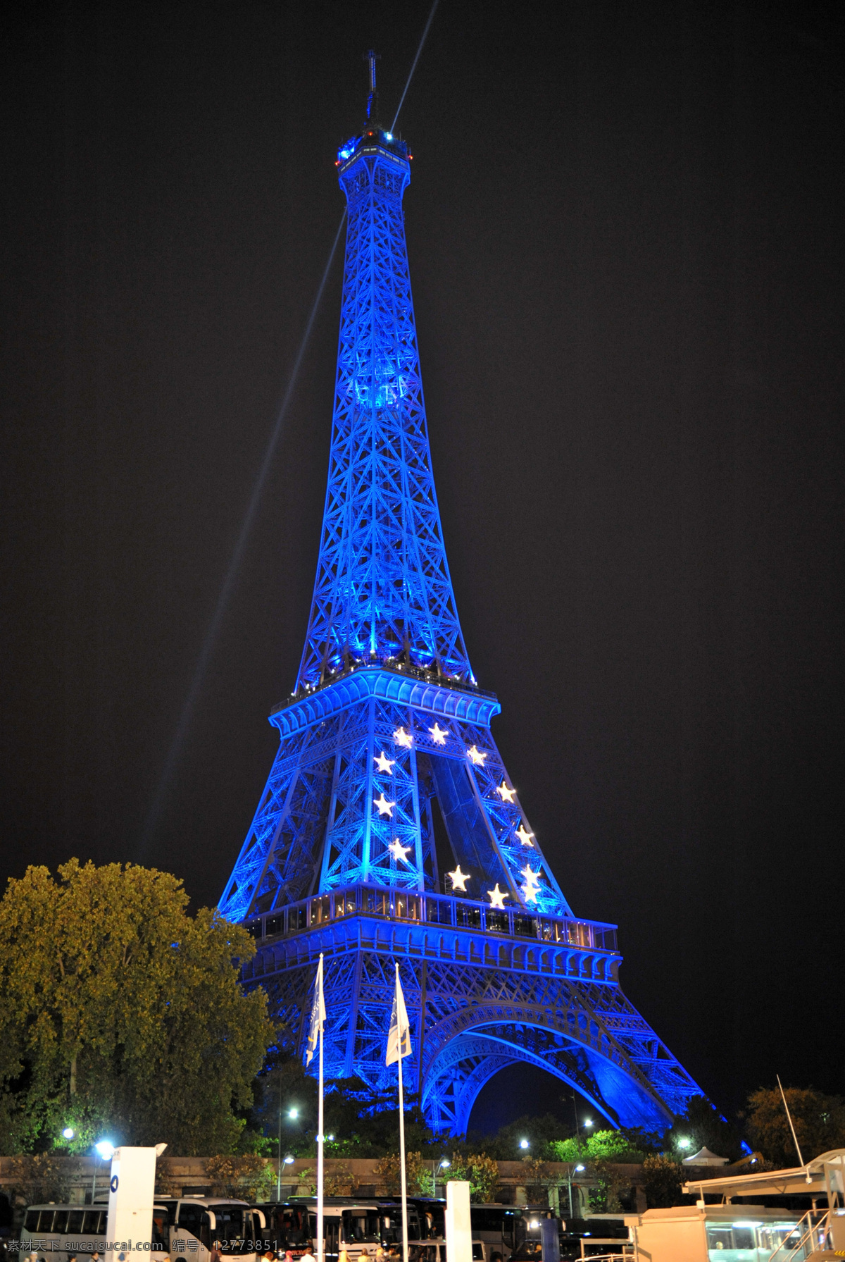 艾菲爾鐵塔 旅游 景點 天空 夜色 花草 树木 鐵塔 燈光 燈火 旅游摄影