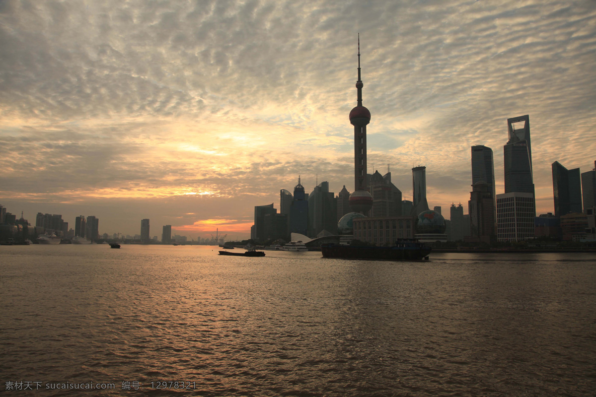 夜幕下的上海 黄昏 水 建筑 天空 上海 世博会 馆 建筑园林 建筑摄影