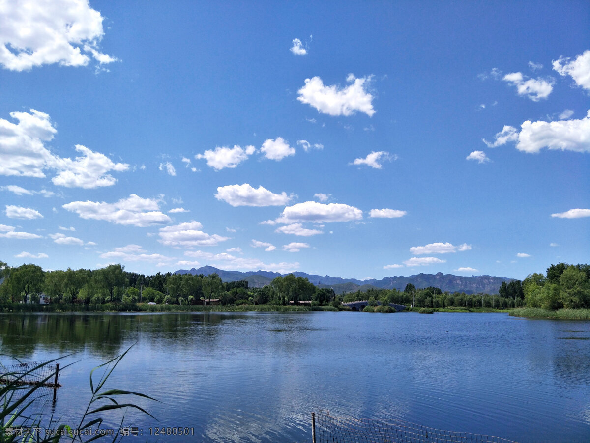 湖面风景 湖水 水面 湖面 蓝天 白云 云朵 天空 风景图 自然景观 自然风景